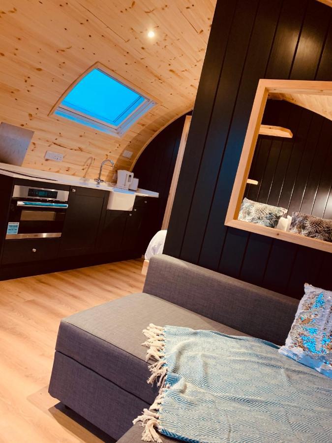 Thistle Pod Farm Stay With Hottub Sleeps 2 Galston  Ngoại thất bức ảnh