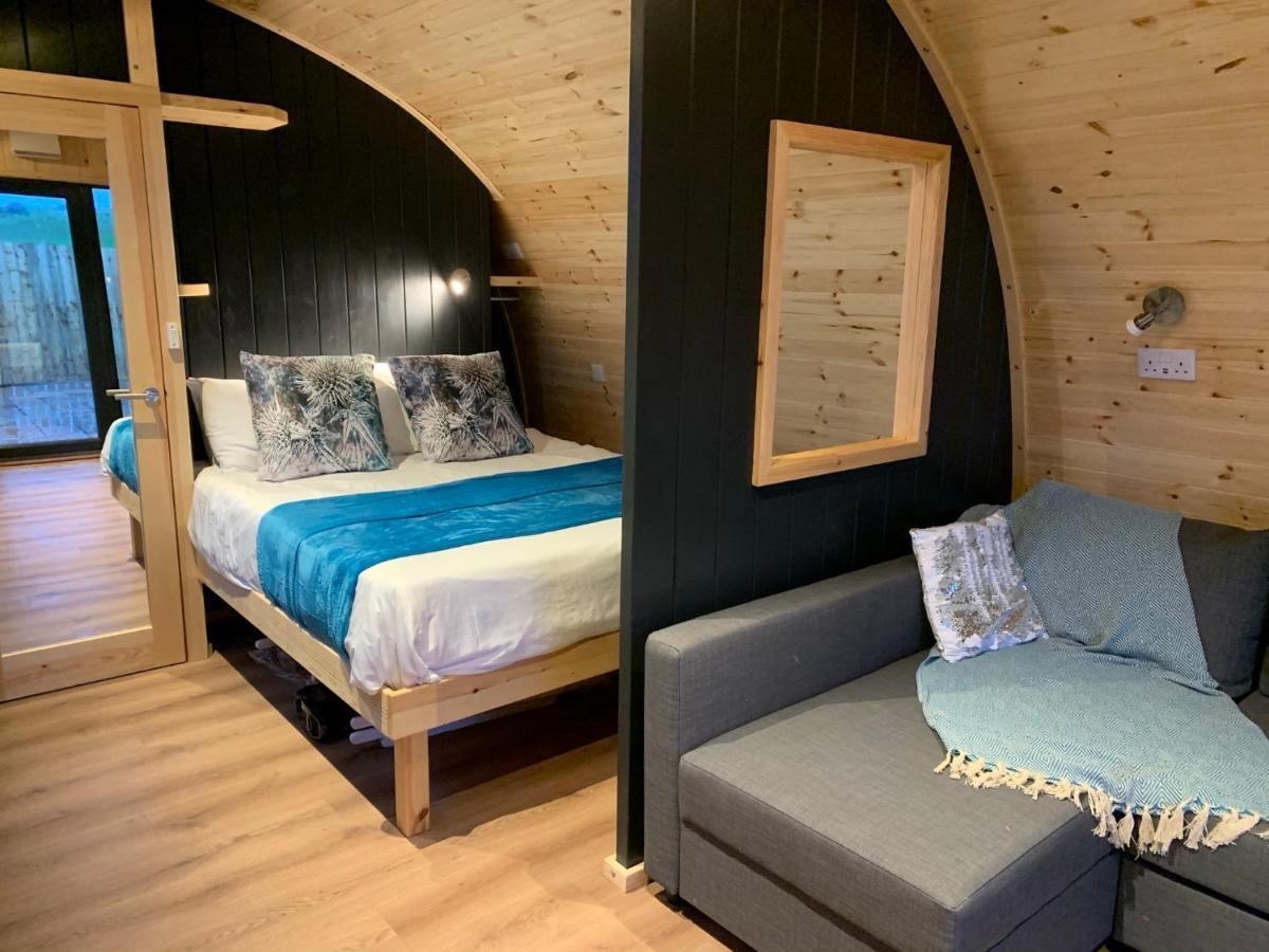 Thistle Pod Farm Stay With Hottub Sleeps 2 Galston  Ngoại thất bức ảnh