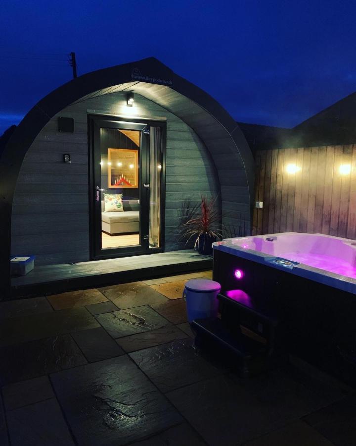 Thistle Pod Farm Stay With Hottub Sleeps 2 Galston  Ngoại thất bức ảnh